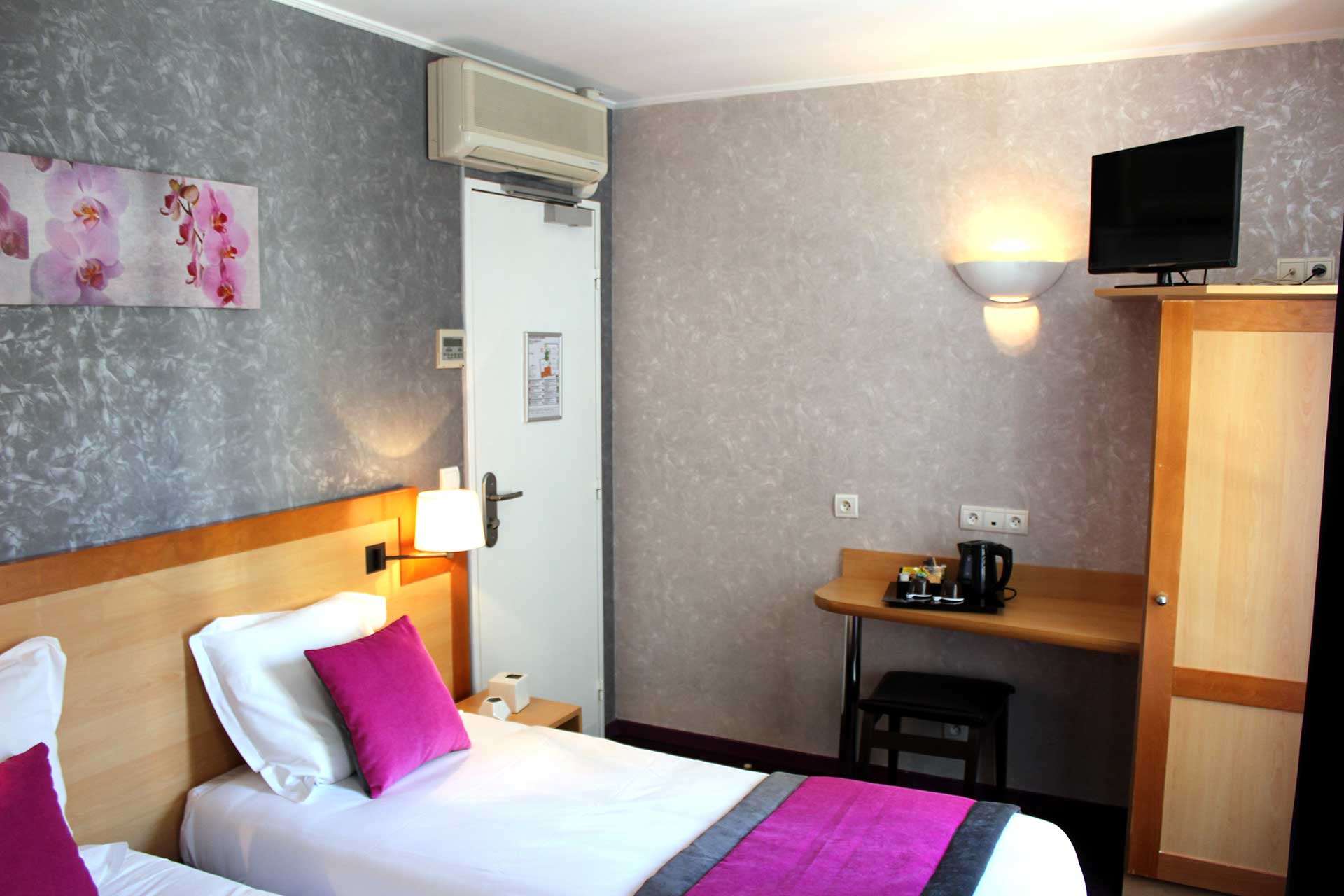 Hotel du Chemin Vert Paris-Superior soba.jpg