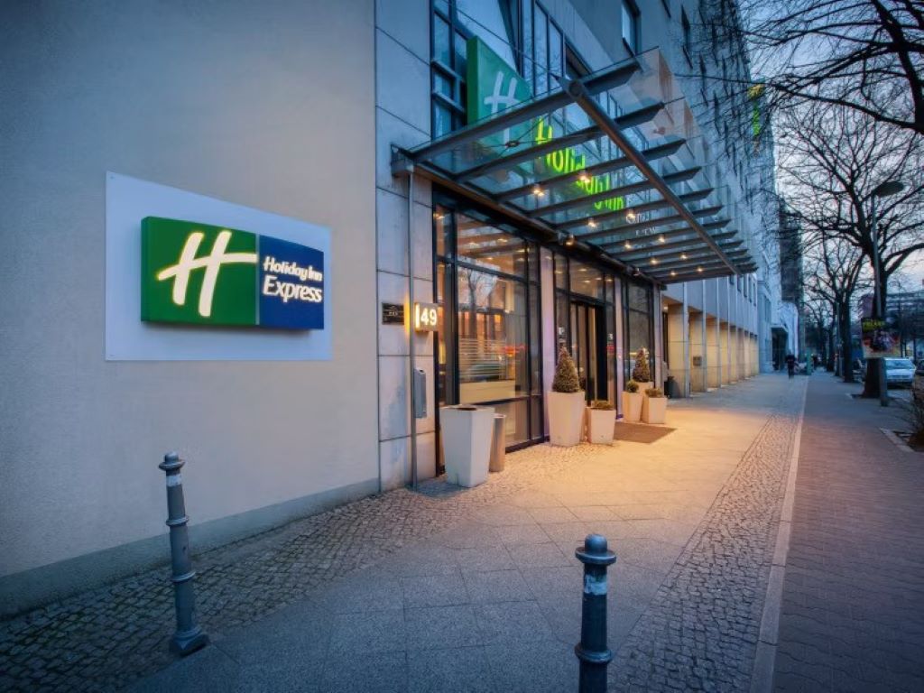 Holiday Inn Express Berlin City Centre-Ulaz u hotel.jpg