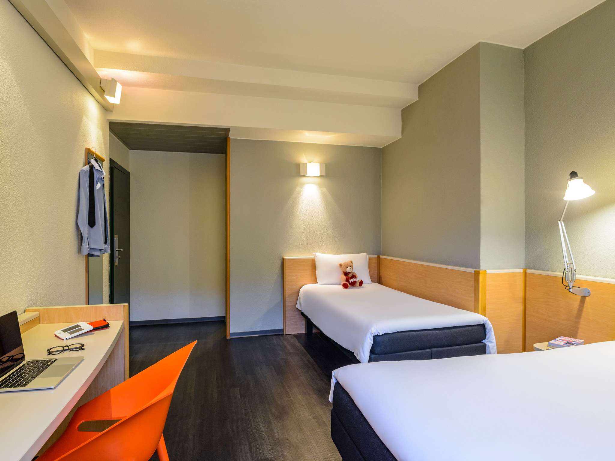 Ibis Milano Centro-Design trokrevetna soba.jpg