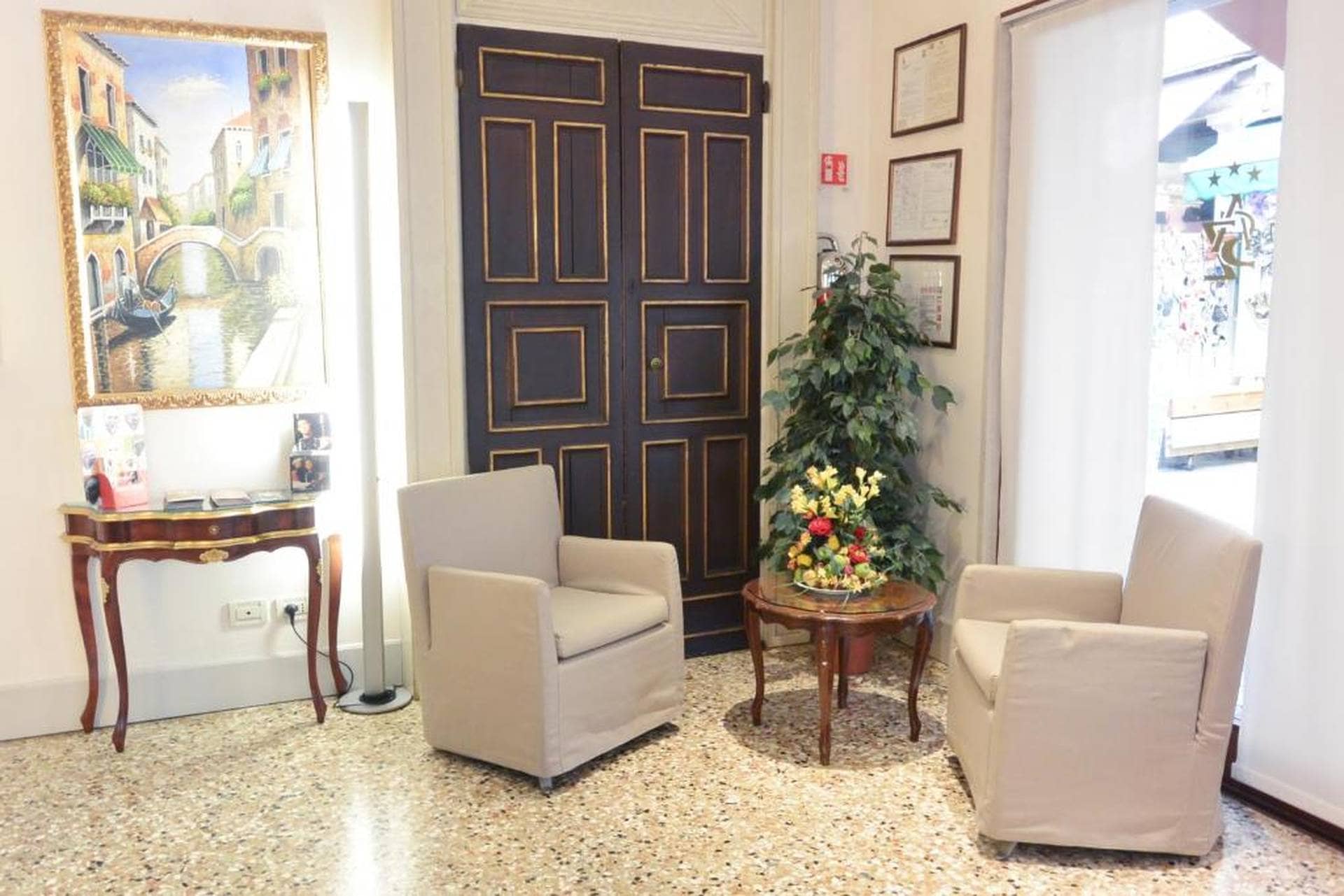 Hotel San Zulian-Lobby.jpg