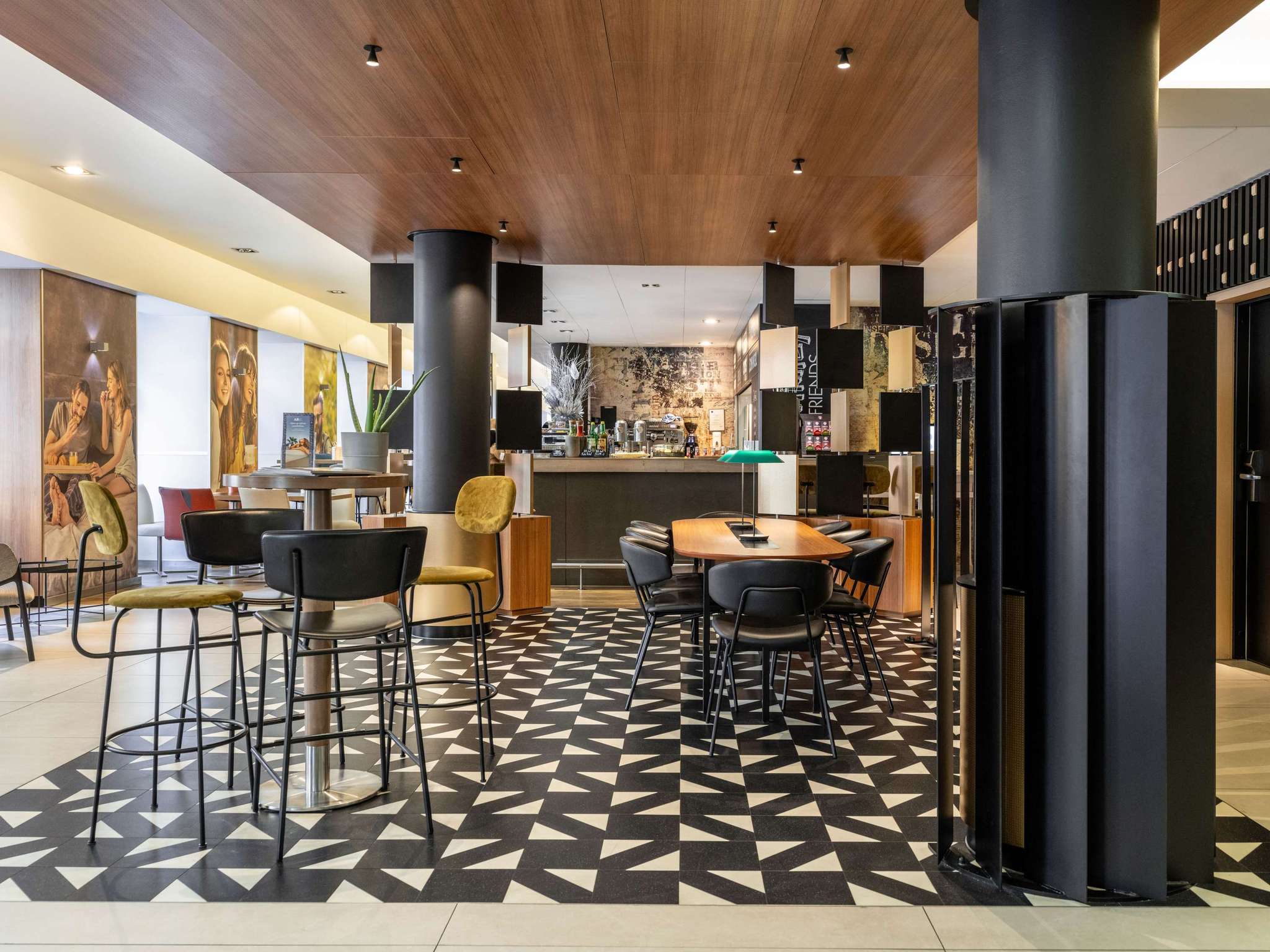 Novotel Wien City-Bar.jpg