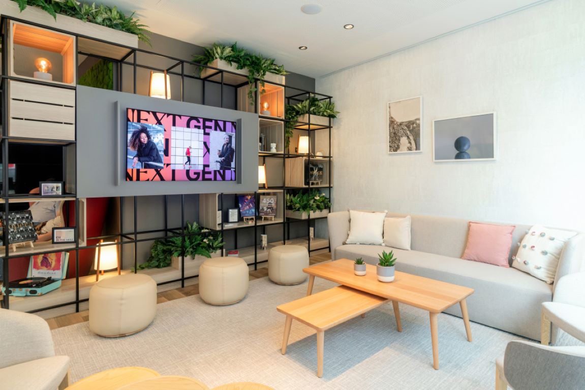 IntercityHotel Wien-Lobby.jpg