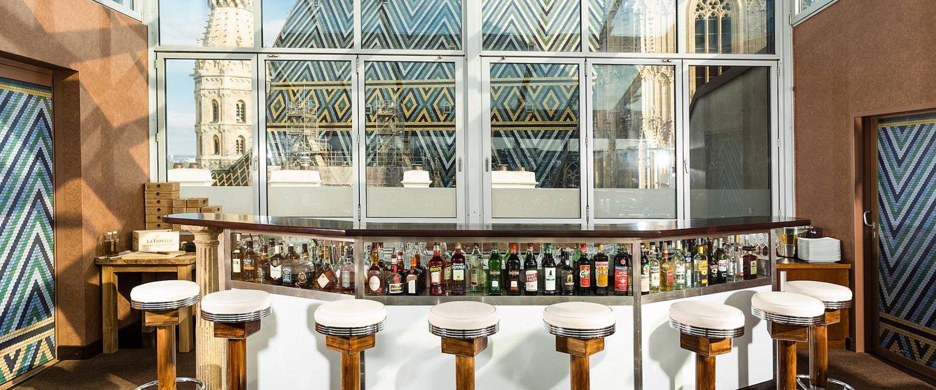 Royal Hotel-Bar.jpg