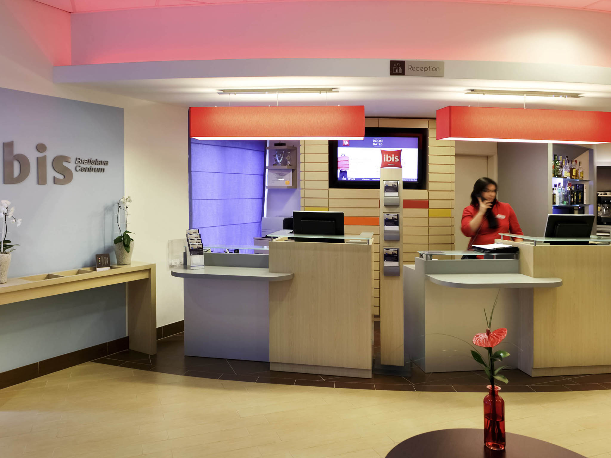 Ibis Bratislava Centrum-Recepcija.jpg