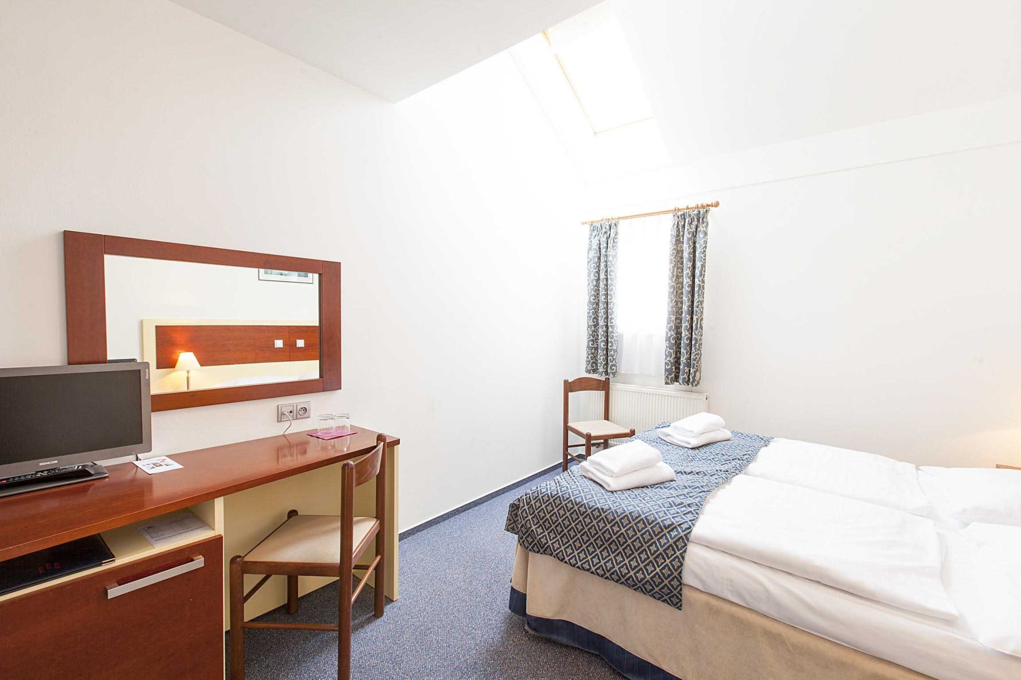 Atos Hotel-Standardna soba.jpg