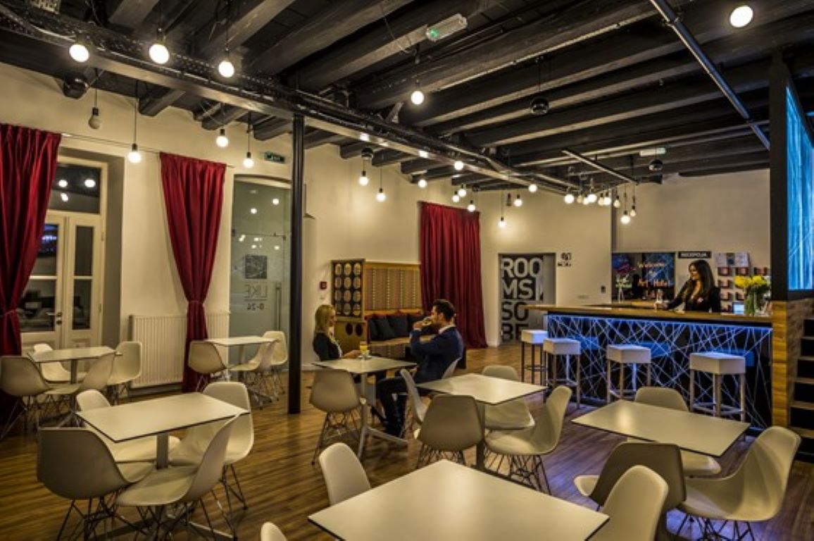 Art Hotel Like-Bar.jpg