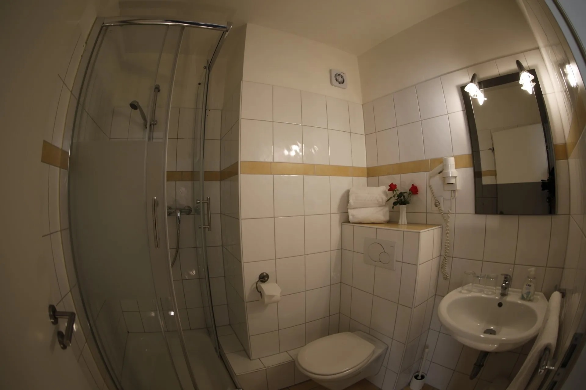 Famosa Hotel-Kupatilo.jpg
