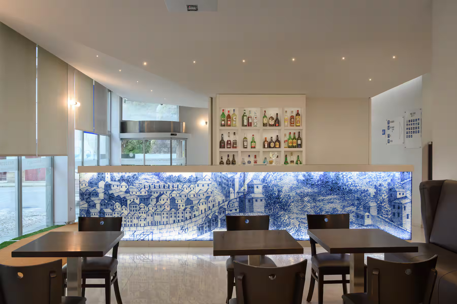 Hotel Tryp by Wyndham Porto Centro Hotel-Bar.jpg