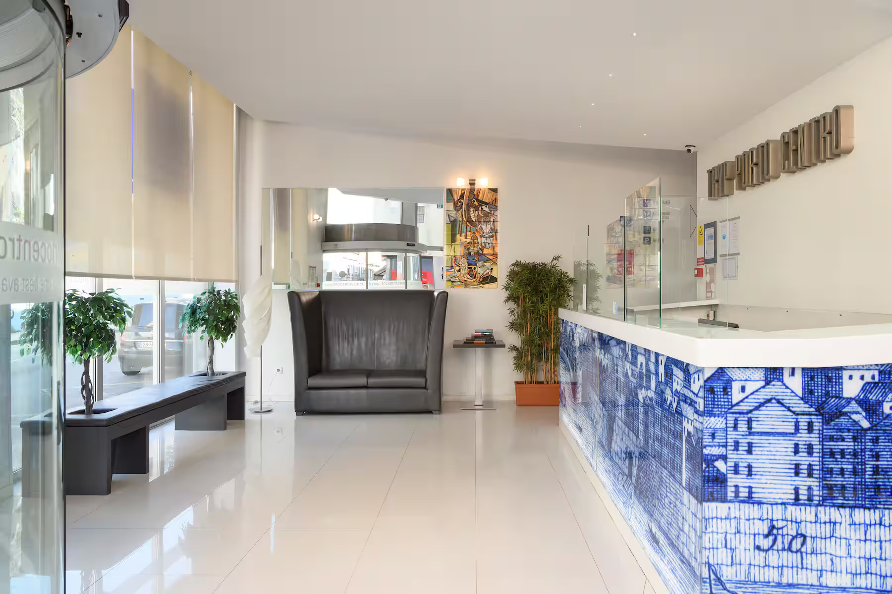Hotel Tryp by Wyndham Porto Centro-Lobby.jpg