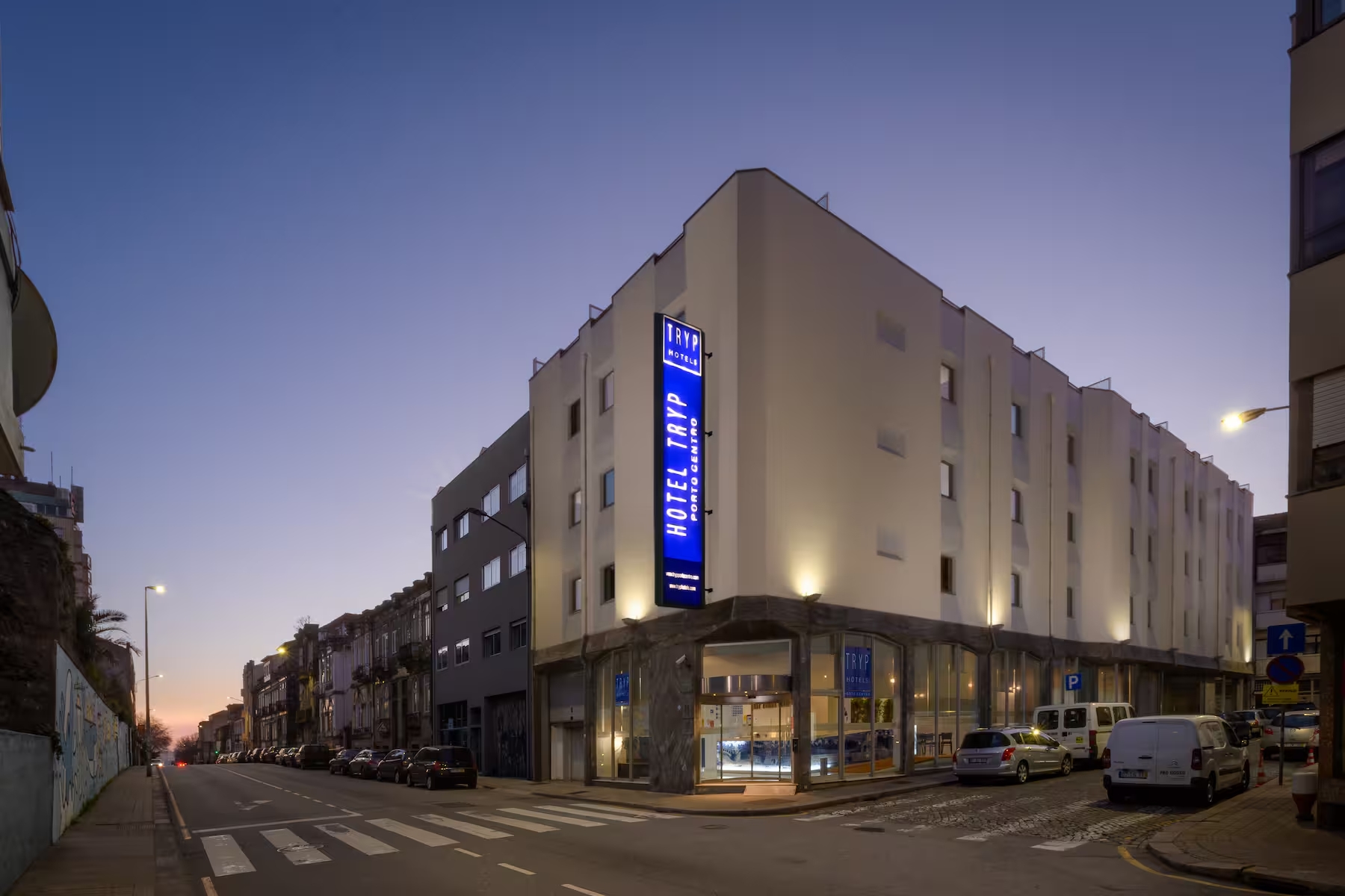 Hotel Tryp by Wyndham Porto Centro-Nocni izgled.jpg