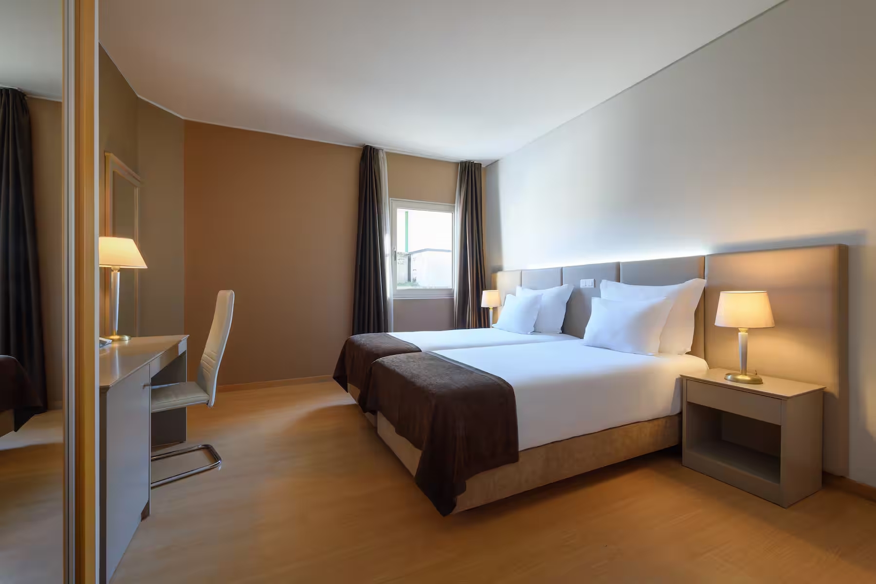 Hotel Tryp by Wyndham Porto Centro-Standardna soba.jpg