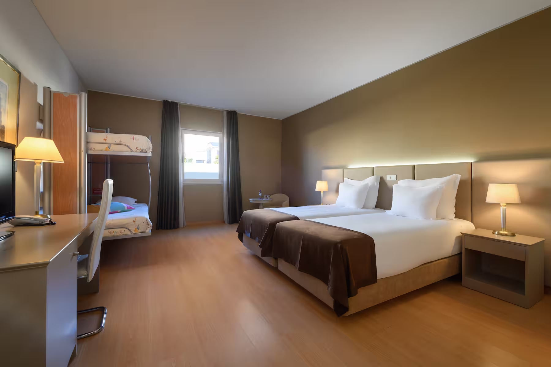Tryp by Wyndham Porto Centro Hotel-Deluxe porodicna soba.jpg