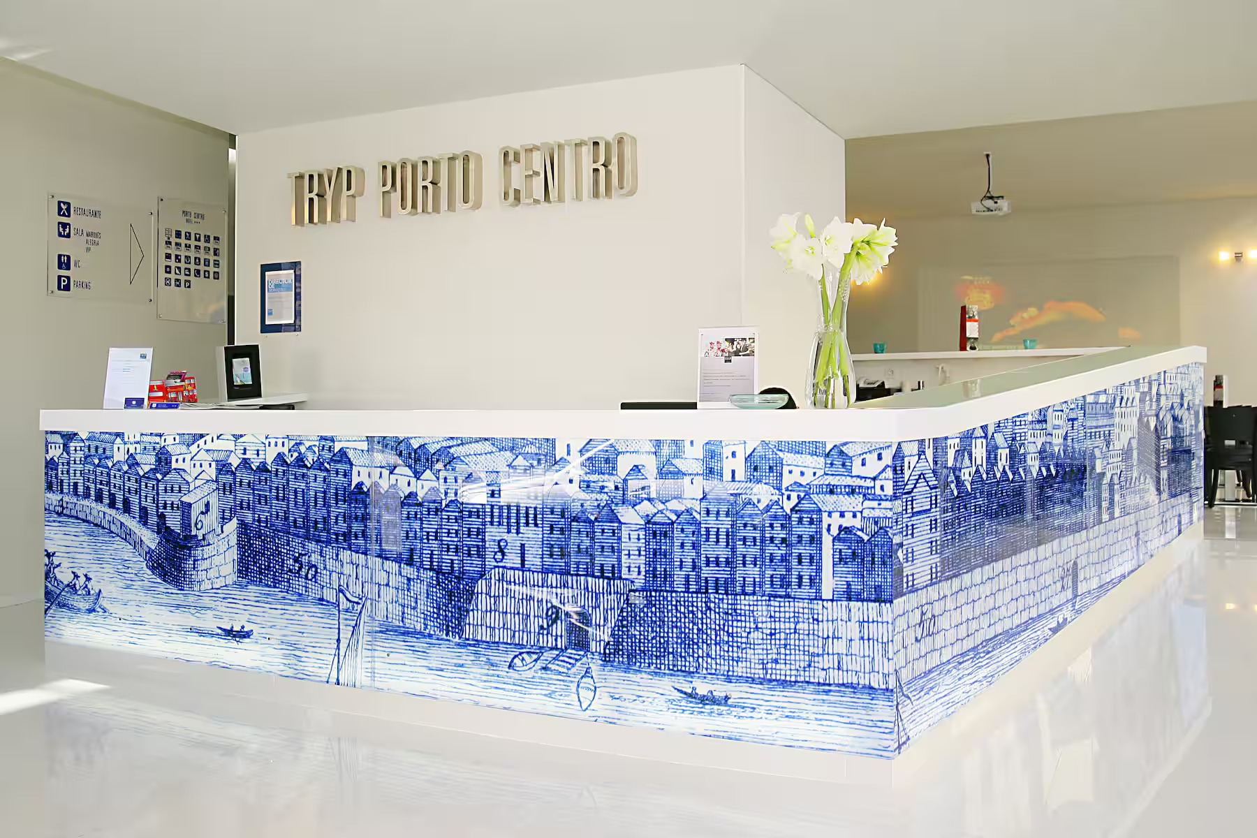 Tryp by Wyndham Porto Centro Hotel-Recepcija.jpg