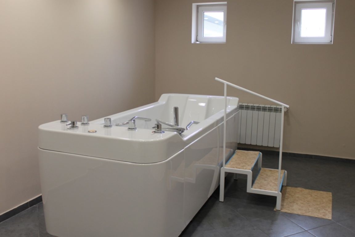 Park Hotel Kyustendil-Hidromasazna kada.jpg