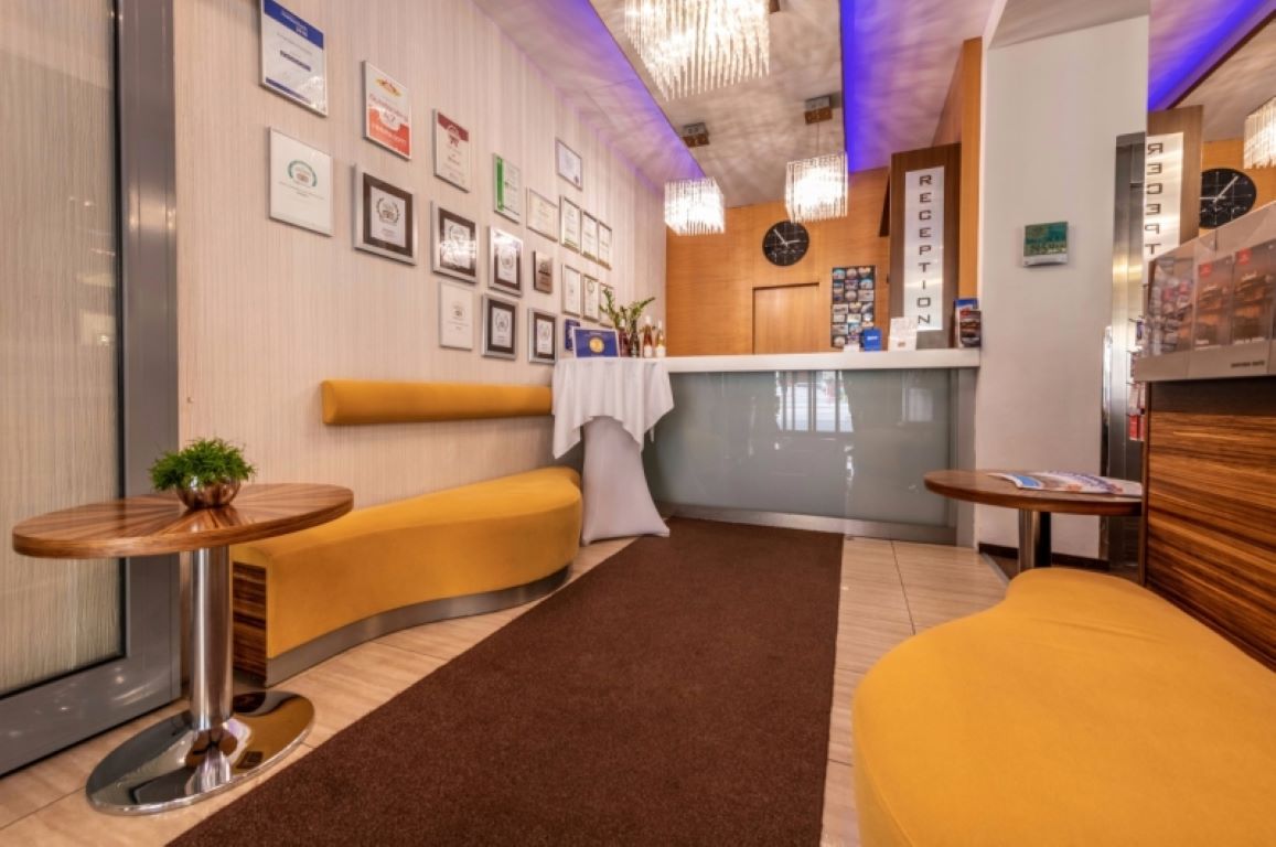 Danubia Gate Hotel-Recepcija.jpg