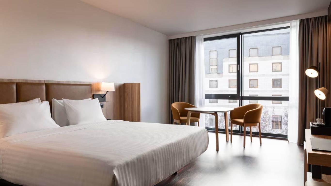 AC Hotel by Marriott Bratislava Old Town-Superior soba.jpg