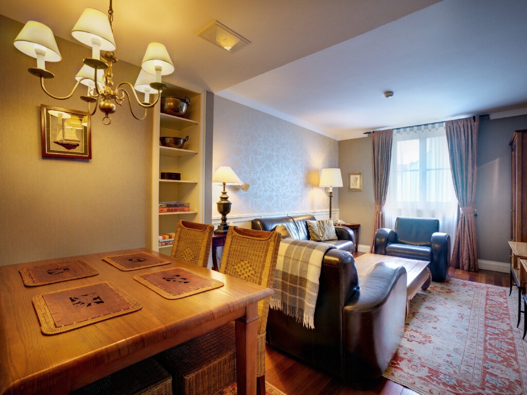 Marrlo's Boutique Hotel-Luxury suite.jpeg