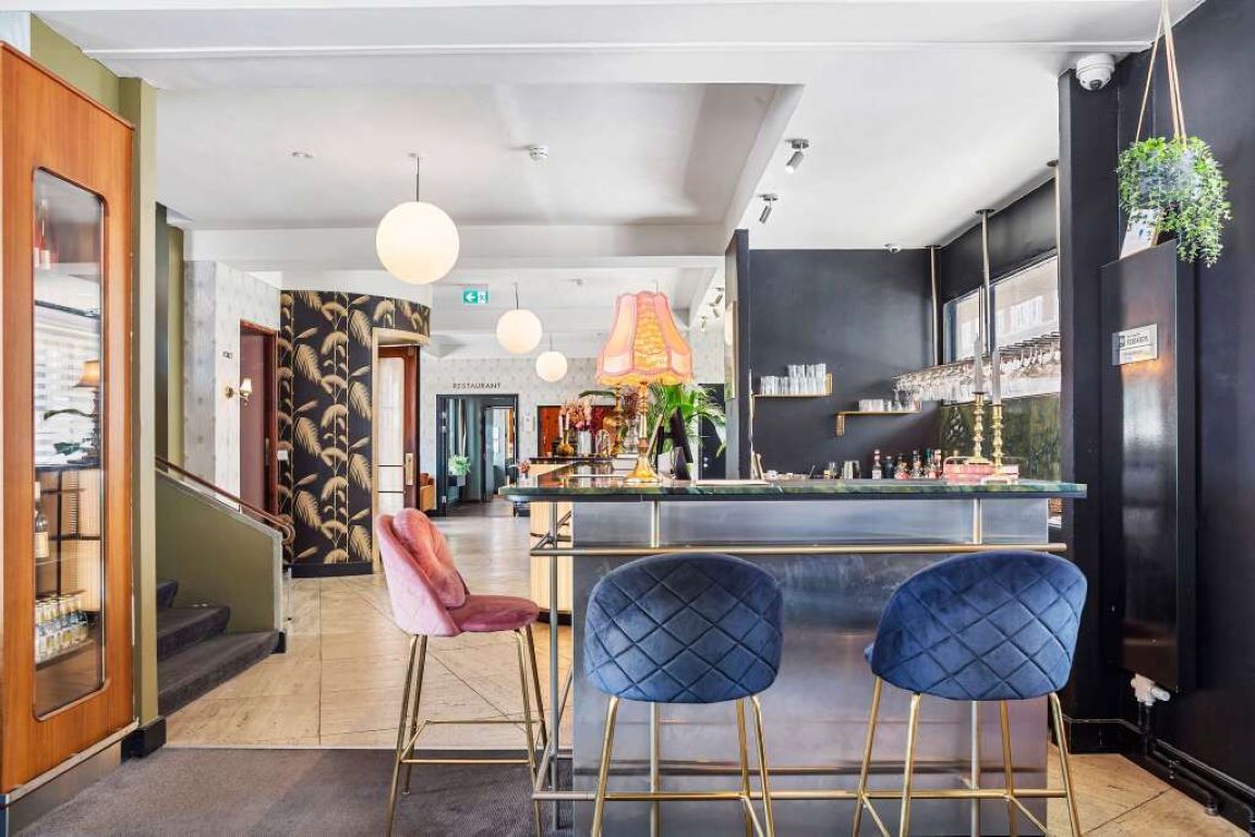 Hotel Astoria-Bar.jpg