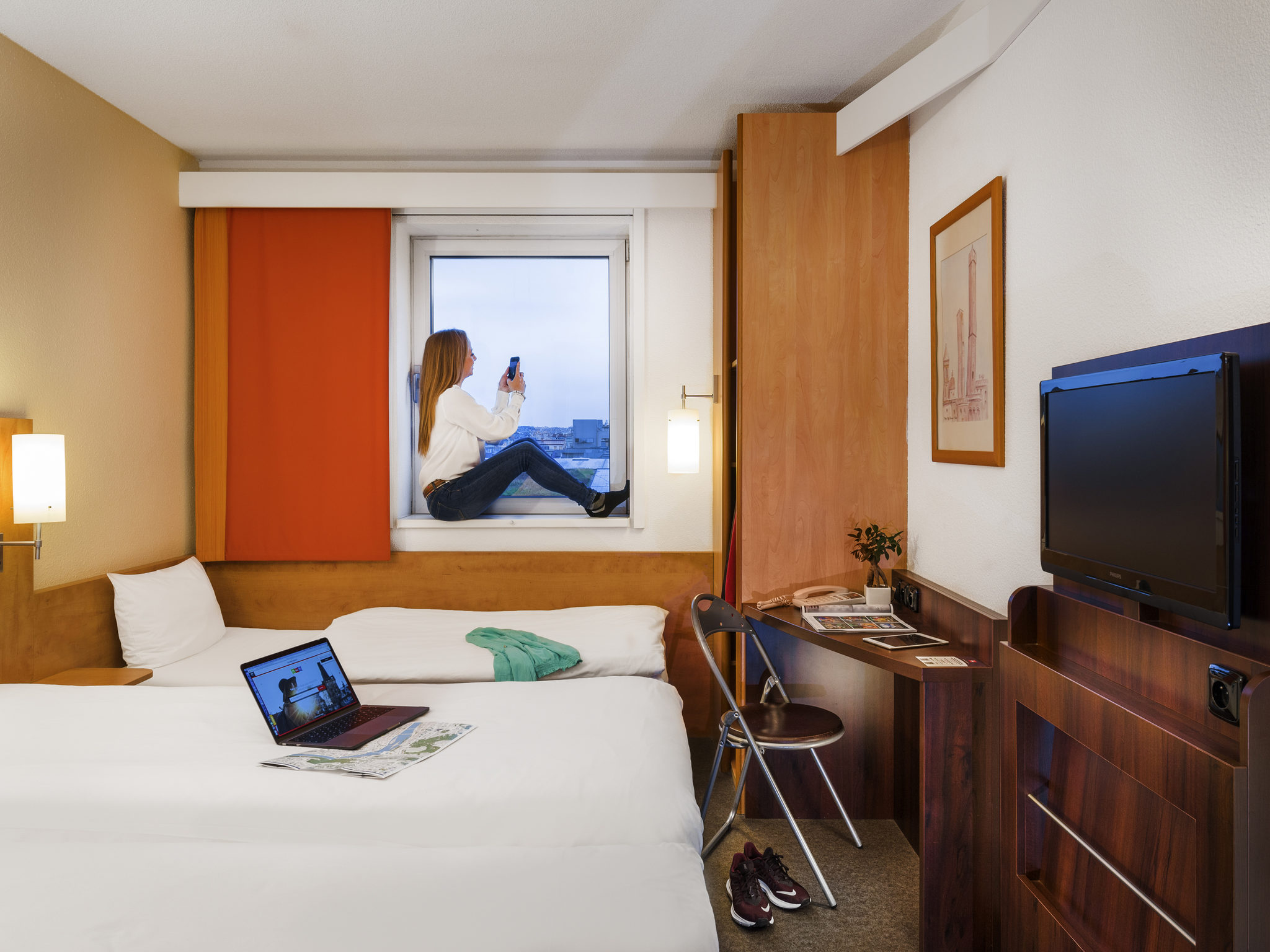 Hotel Ibis Praha Mala Strana-Trokrevetna soba.jpg