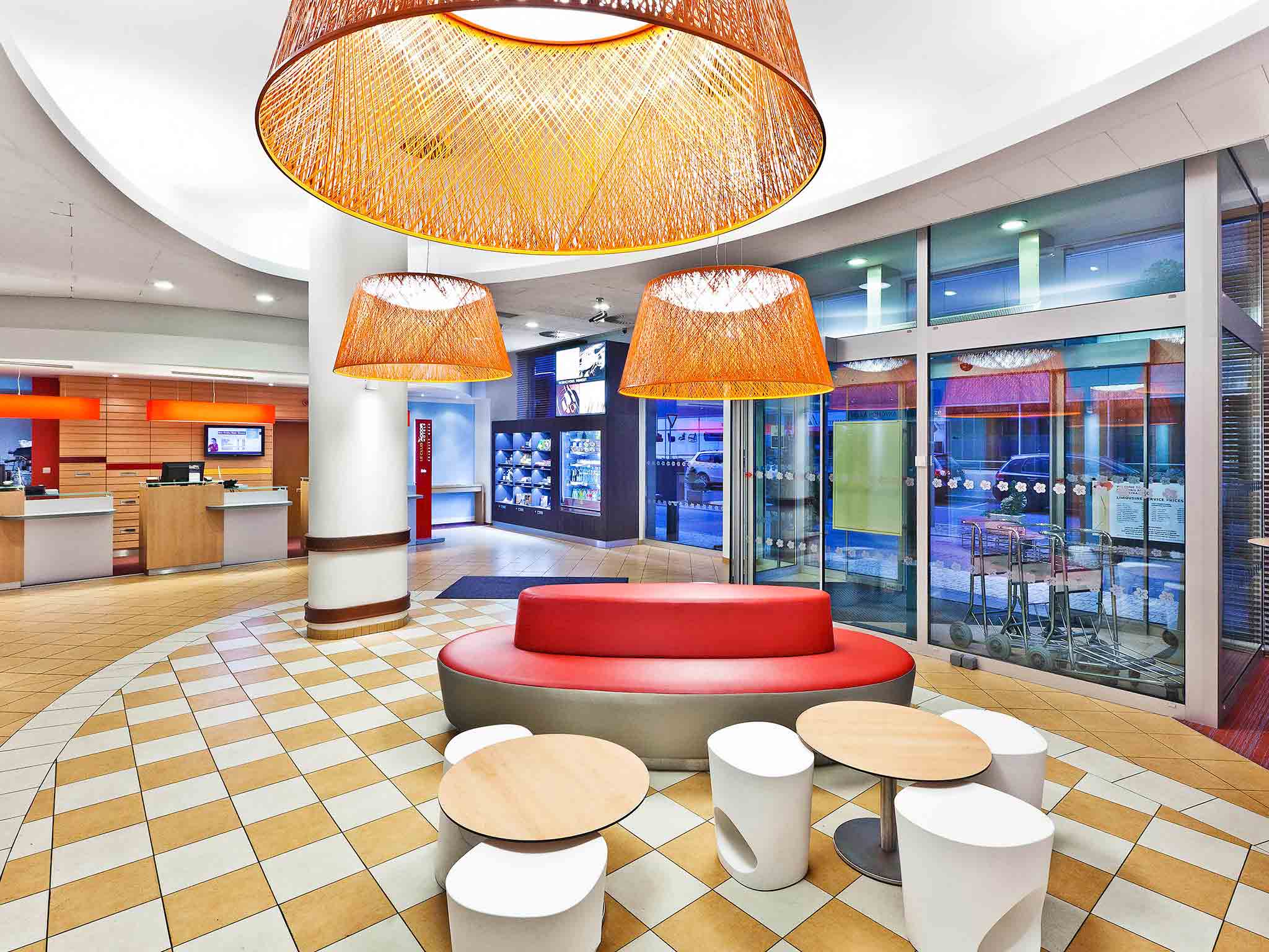 Ibis Praha Mala STrana Hotel-Enterijer hotela.jpg