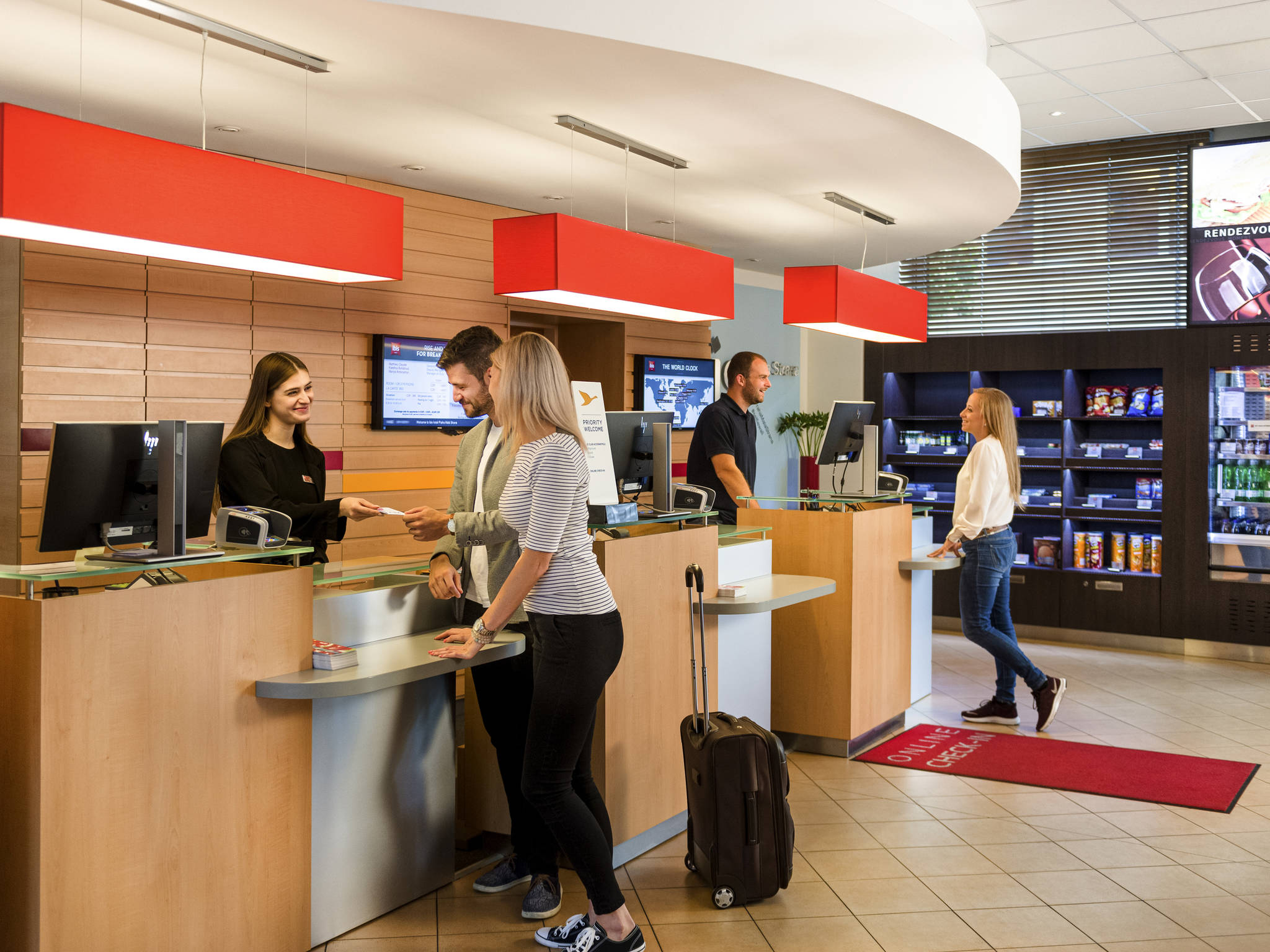 Ibis Praha Mala Strana Hotel-Recepcija.jpg