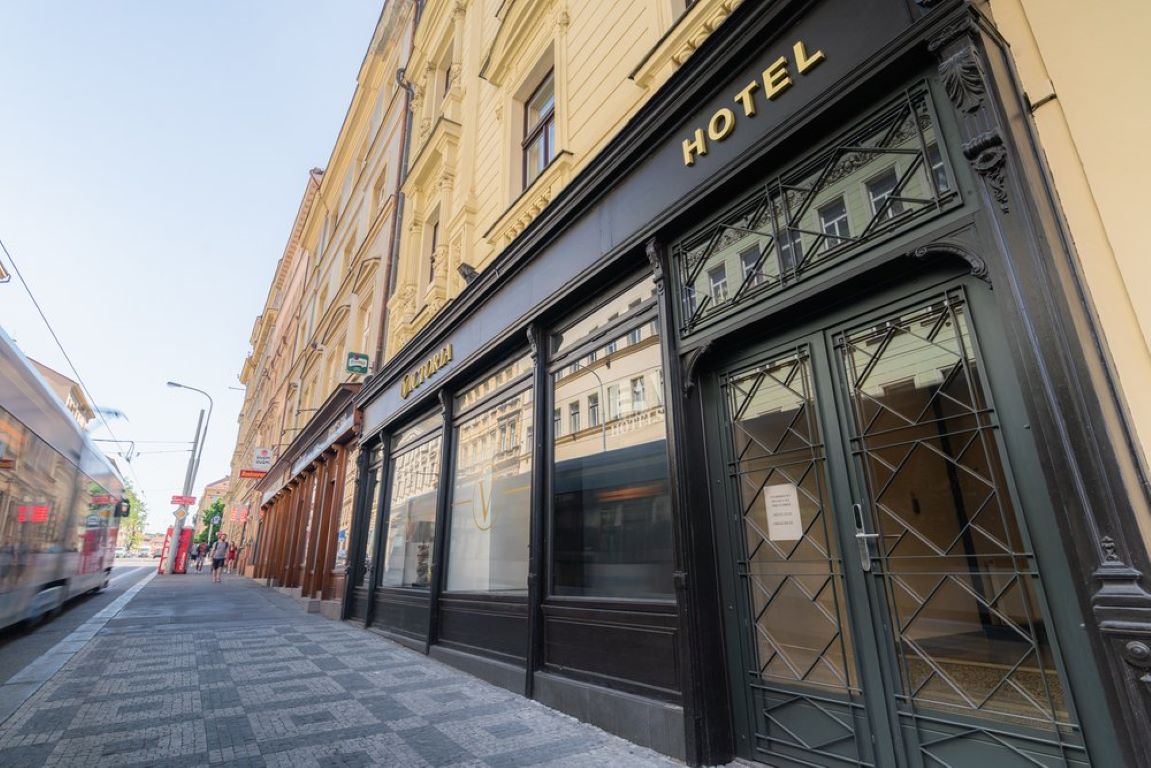 Victoria Hotel-Prilaz hotelu.jpg