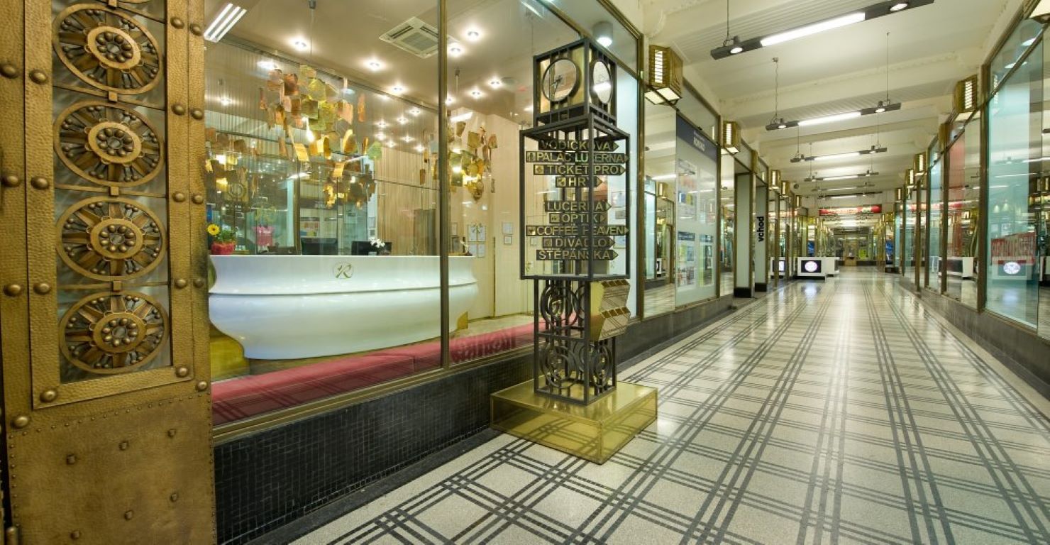 EA Hotel Rokoko-Recepcija.jpg