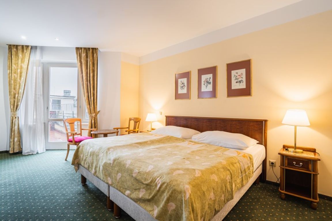 EA Hotel Rokoko-Standardna soba sa terasom.jpg