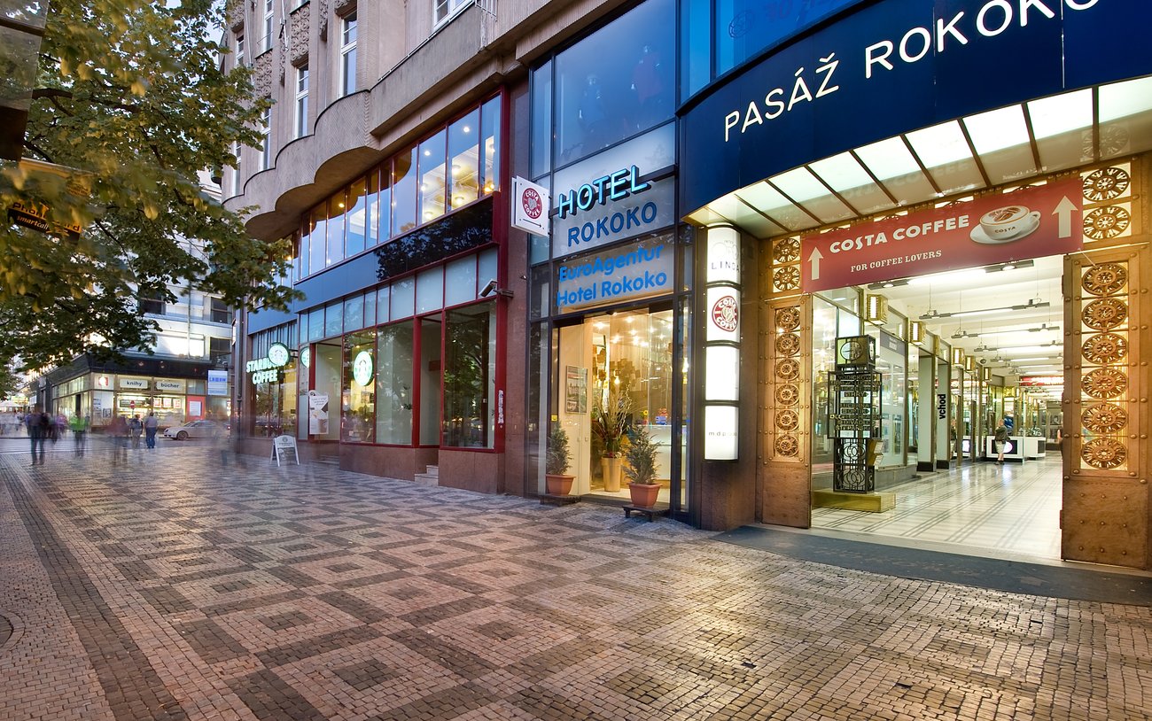 EA Hotel Rokoko-Ulaz u hotel.jpg