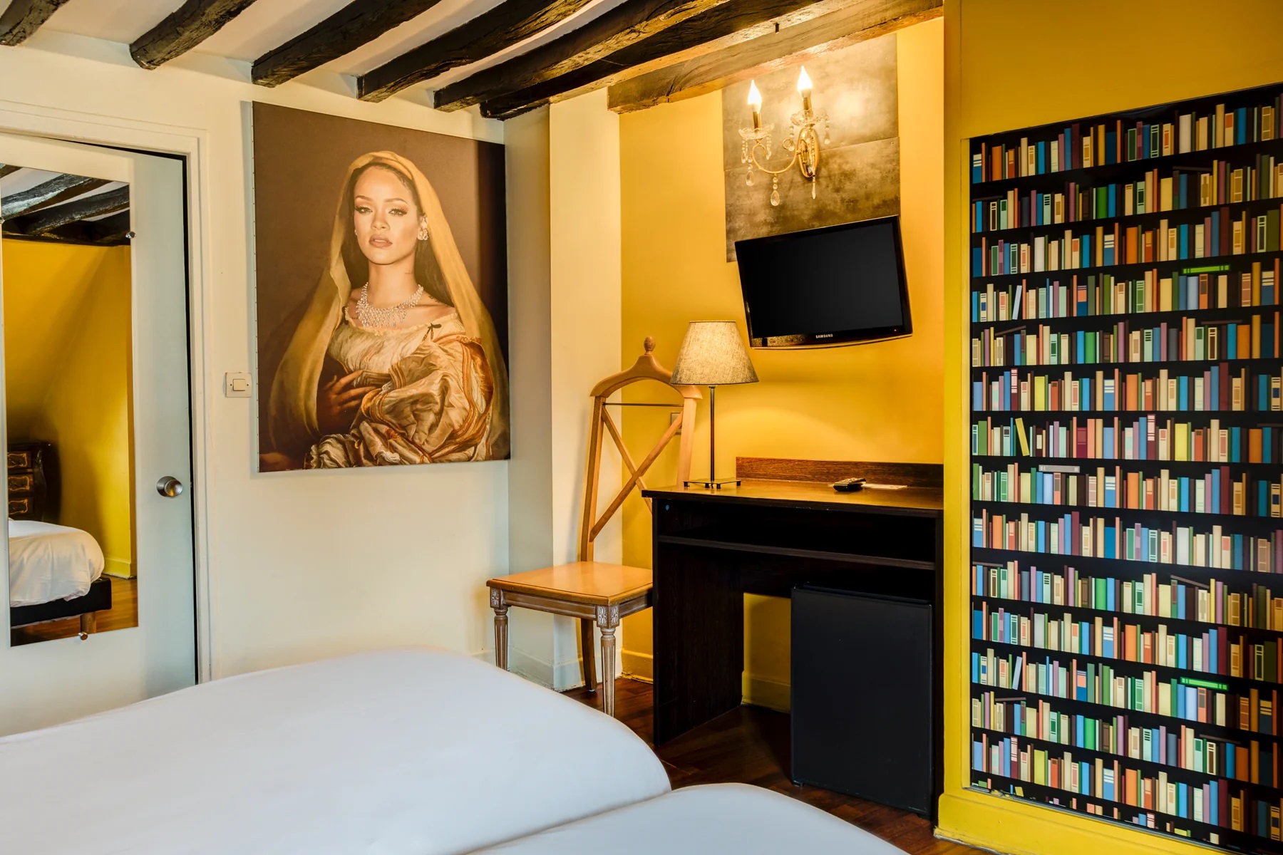 Hotel Absolute Paris Republique-Standardna soba.jpg