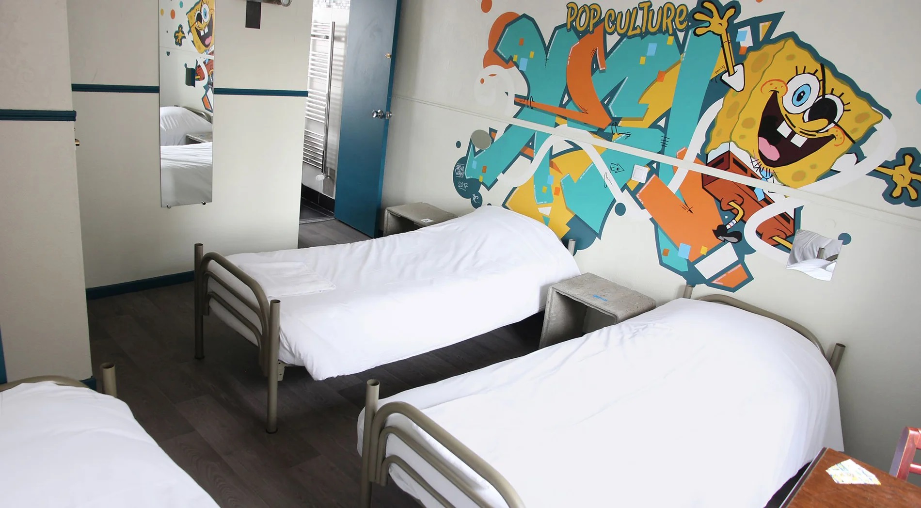 Hotel Absolute Paris Republique-Trokrevetna soba.jpg