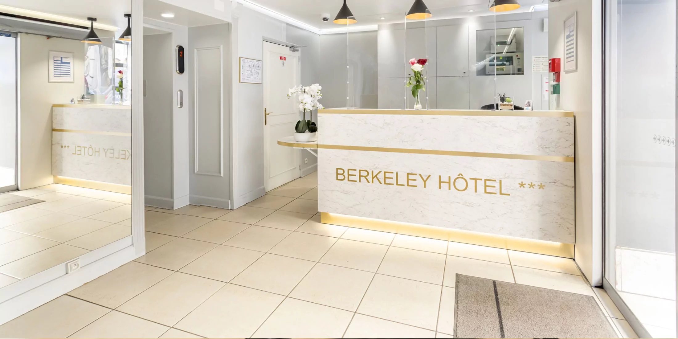 Berkeley Hotel-Recepcija.jpg