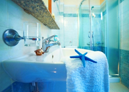 Hotel Alkyon apartments _ villas Kirki _ Kalypso studio and apartment bathroom.jpg