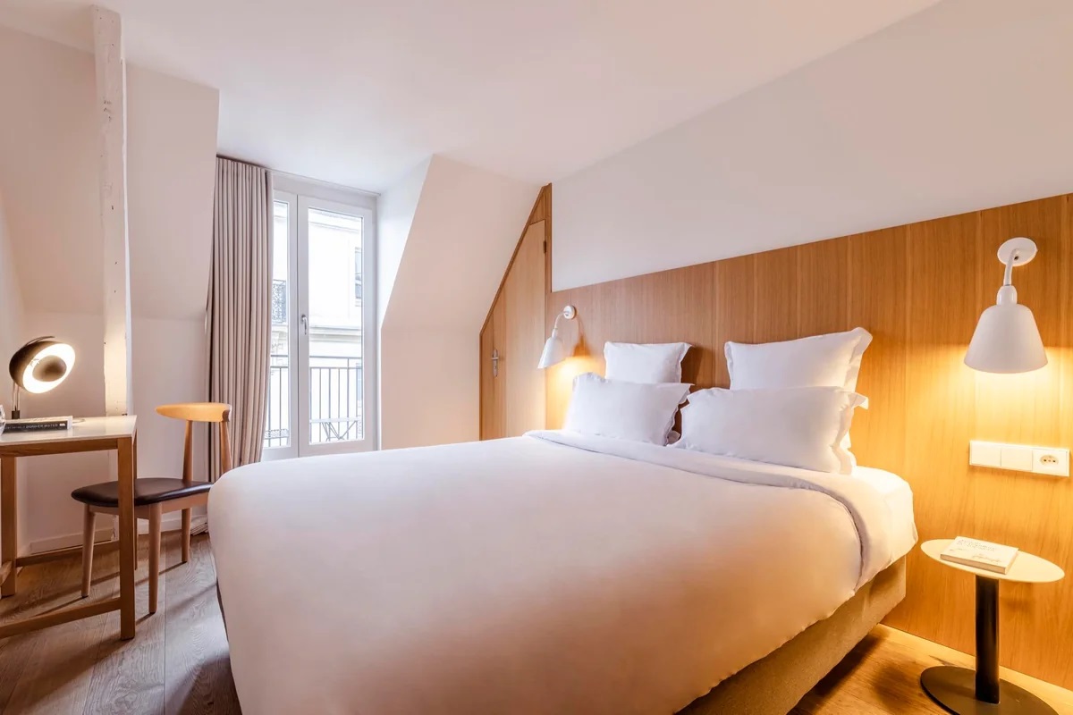 9Hotel Republique-Classic soba.jpg