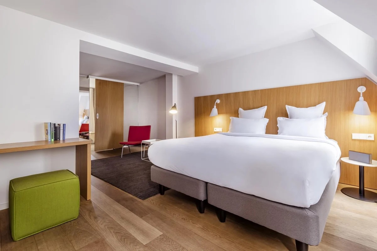 9Hotel Republique-Executive soba.jpg