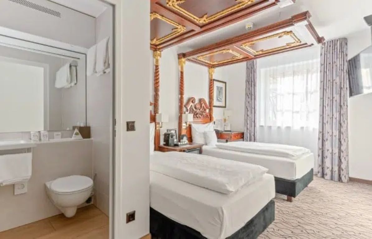 King's Hotel Center-Standardna soba.jpg