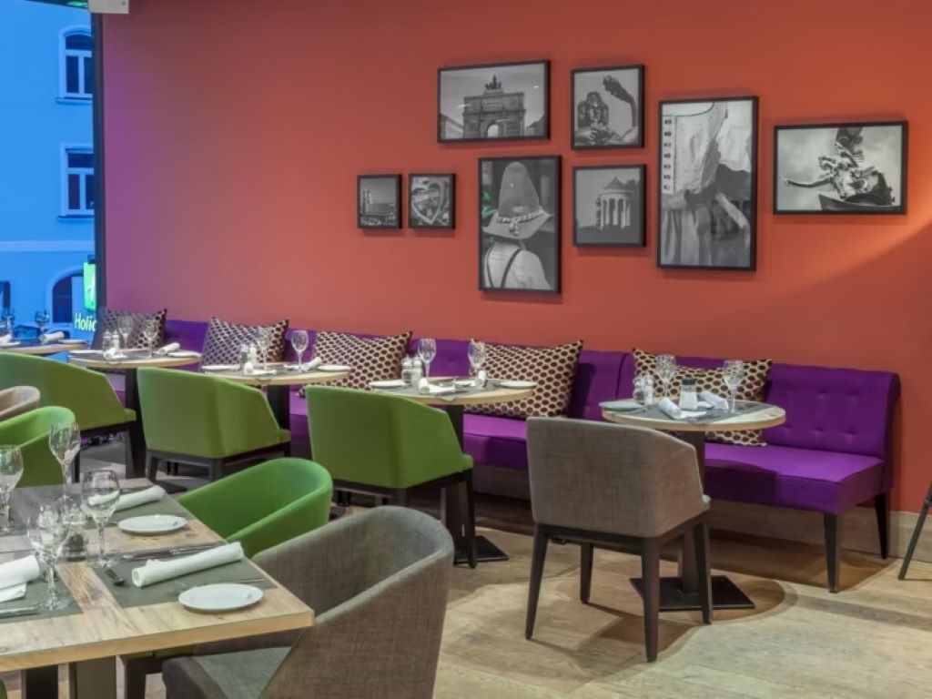 Holiday Inn Munich-Glavni restoran.jpg