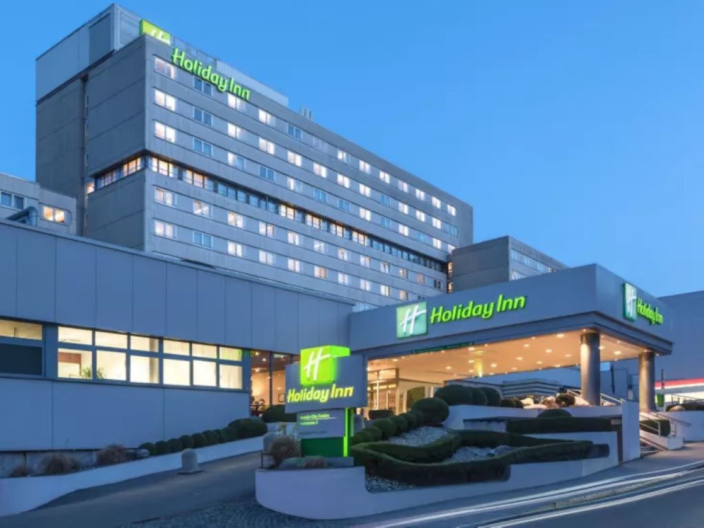 Holiday Inn Munich-Nocni izgled.jpg