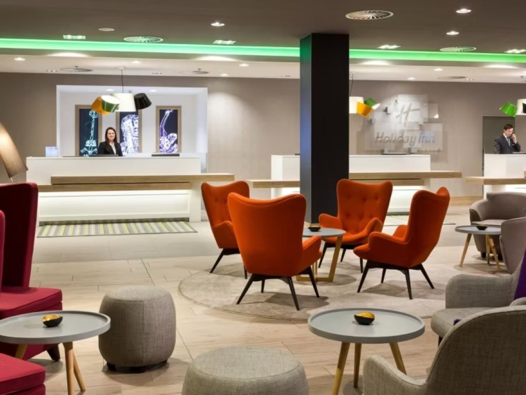 Holiday Inn Munich-Recepcija.jpg