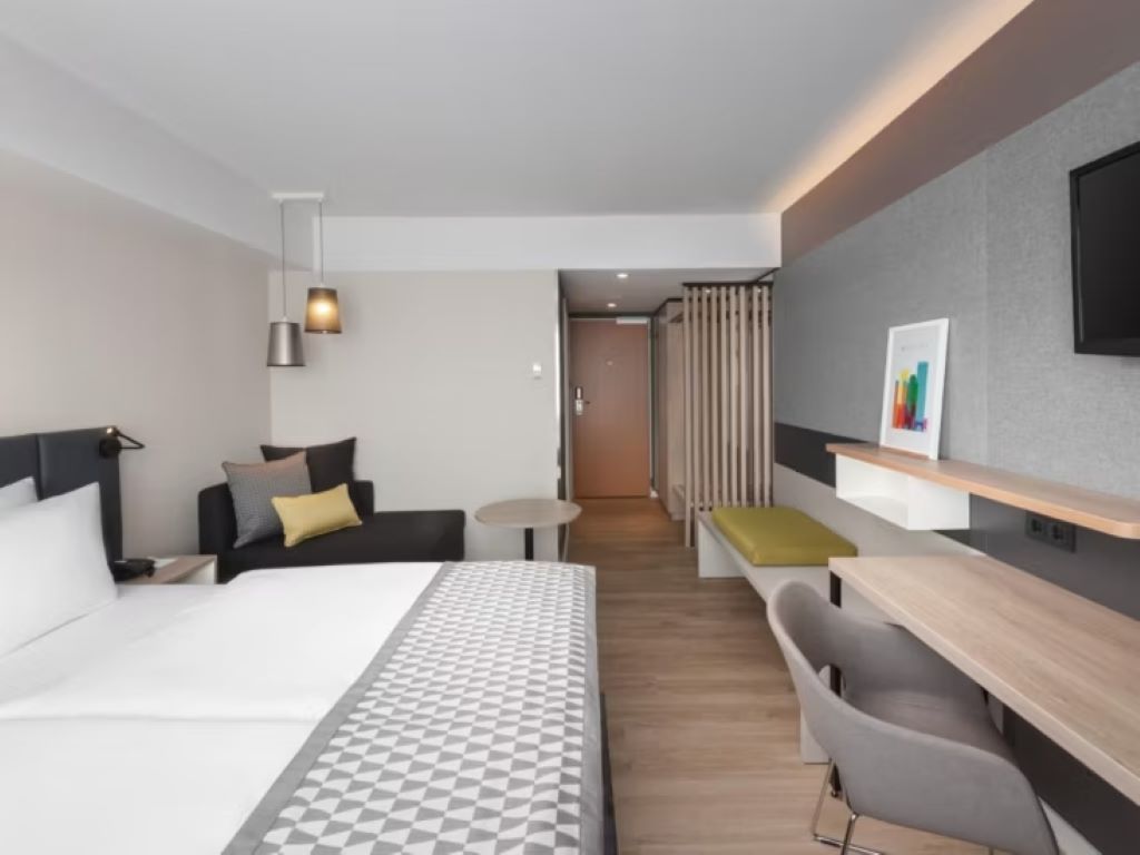 Holiday Inn Munich-Standardna King soba.jpg