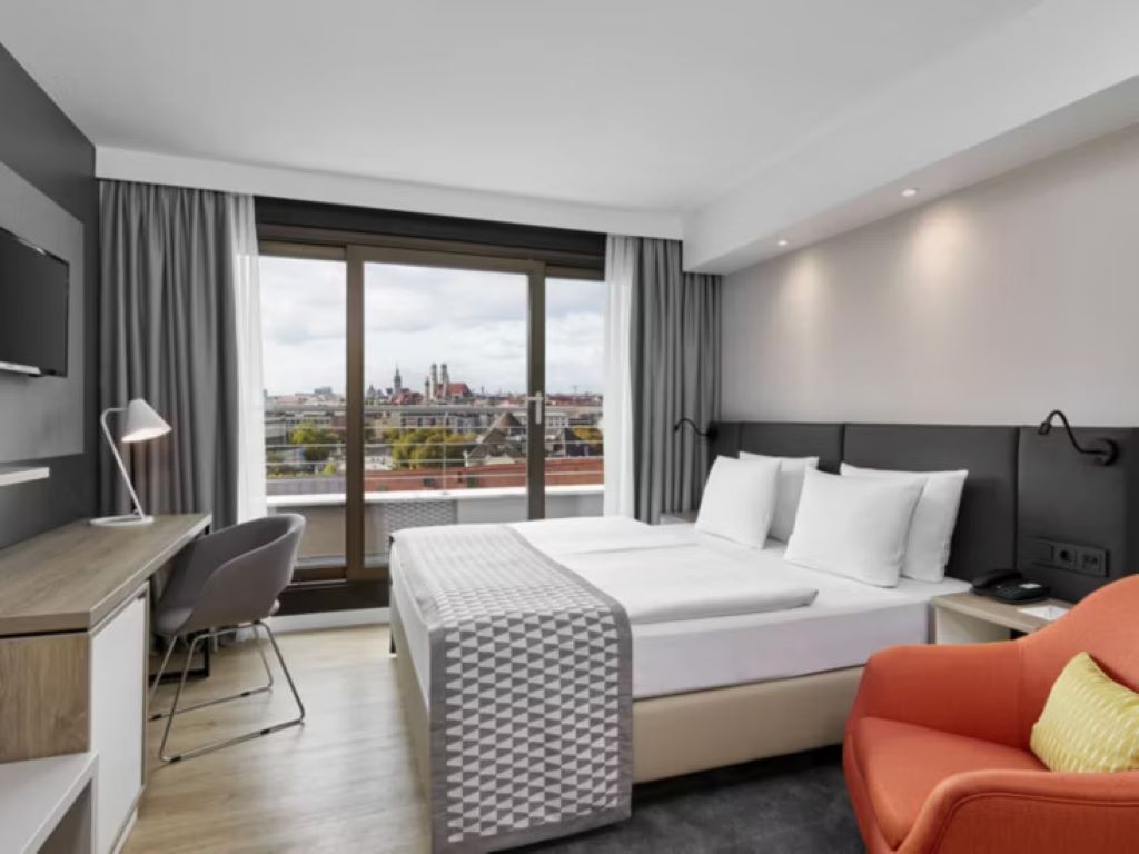 Holiday Inn Munich-Standardna Queen soba.jpg