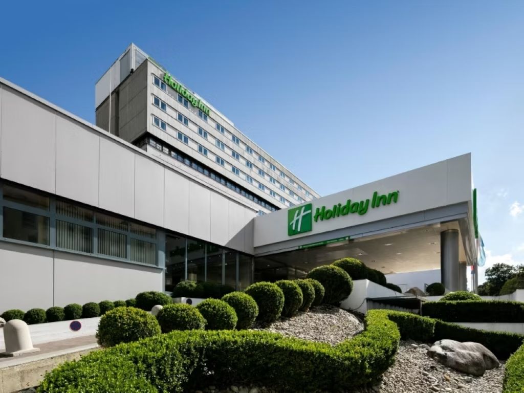 Holiday Inn Munich-Zgrada hotela.jpg