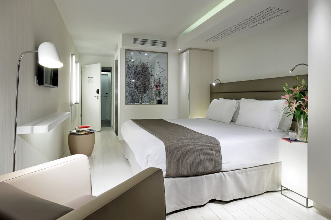 Eurostars Book Hotel-Standardna soba.jpg