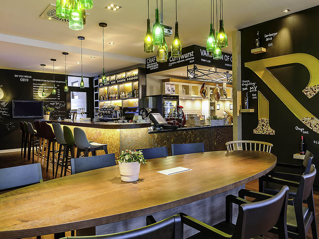 Mercure Muenchen City Center-Bar.jpg