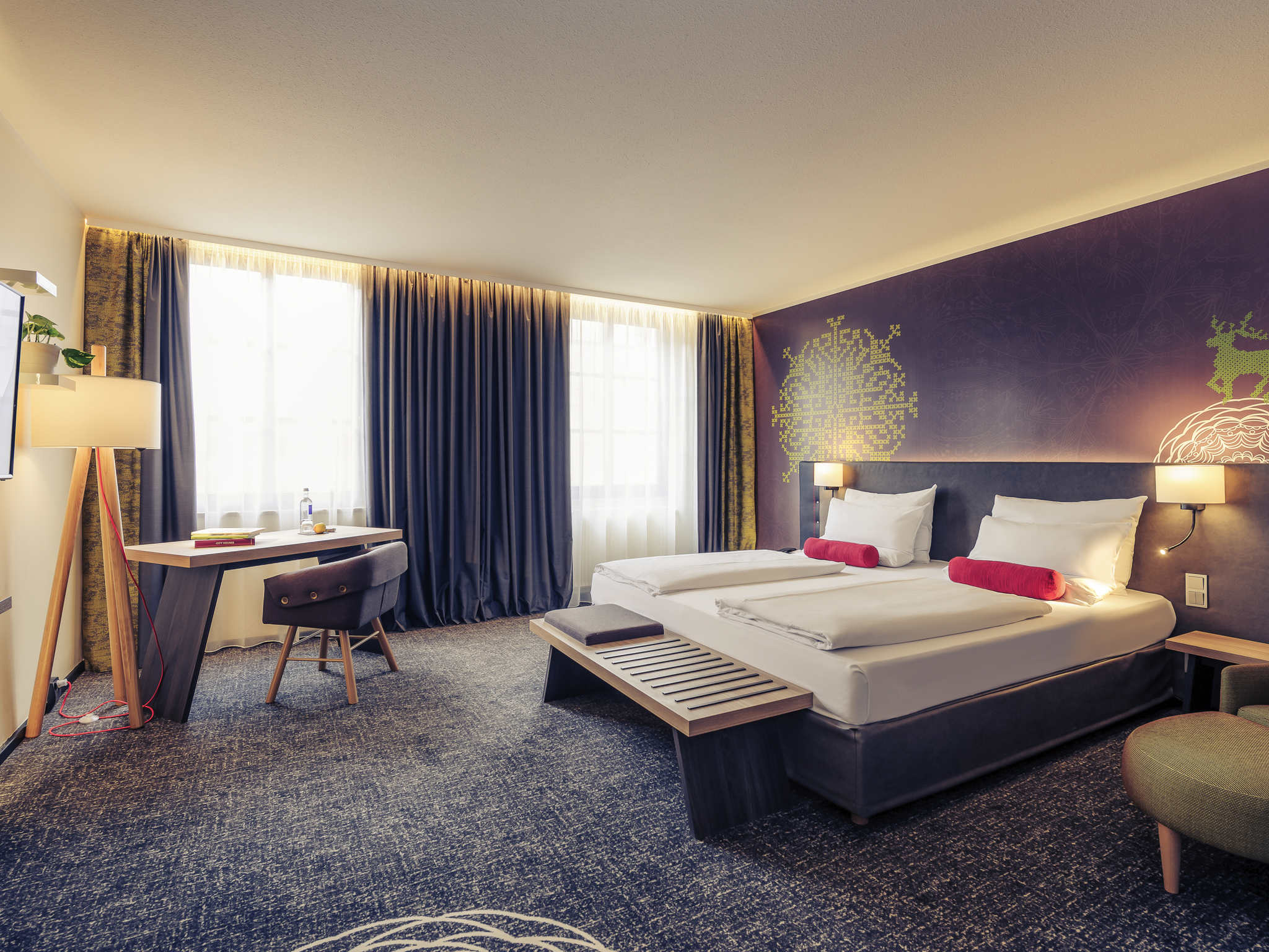 Mercure Muenchen City Center-Privilege soba sa sofom.jpg