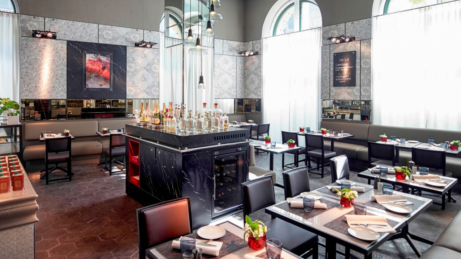Sofitel Munich Bayerpost-Glavni restoran.jpg