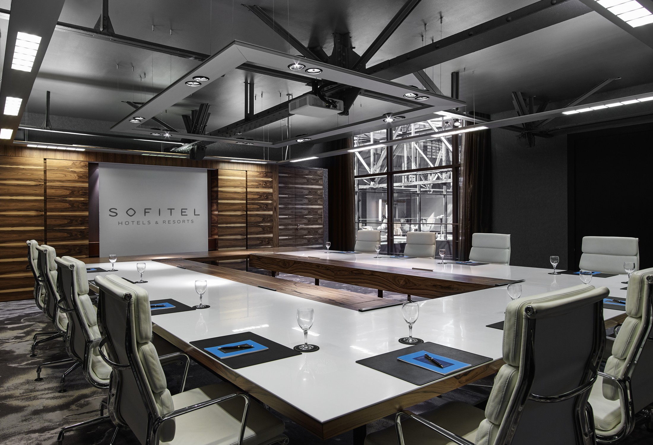 Sofitel Munich Bayerpost-Sala za sastanke.jpg