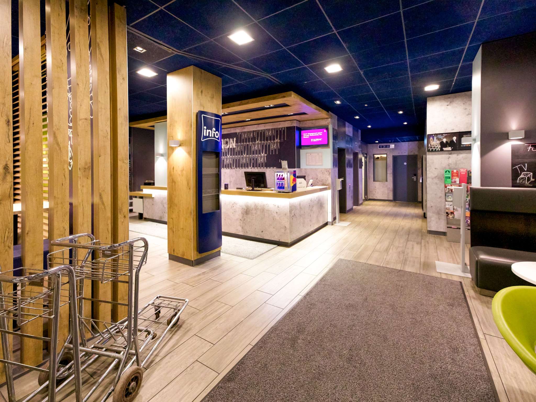 Ibis Budget Berlin Potsdamer Platz-Enterijer hotela.jpg