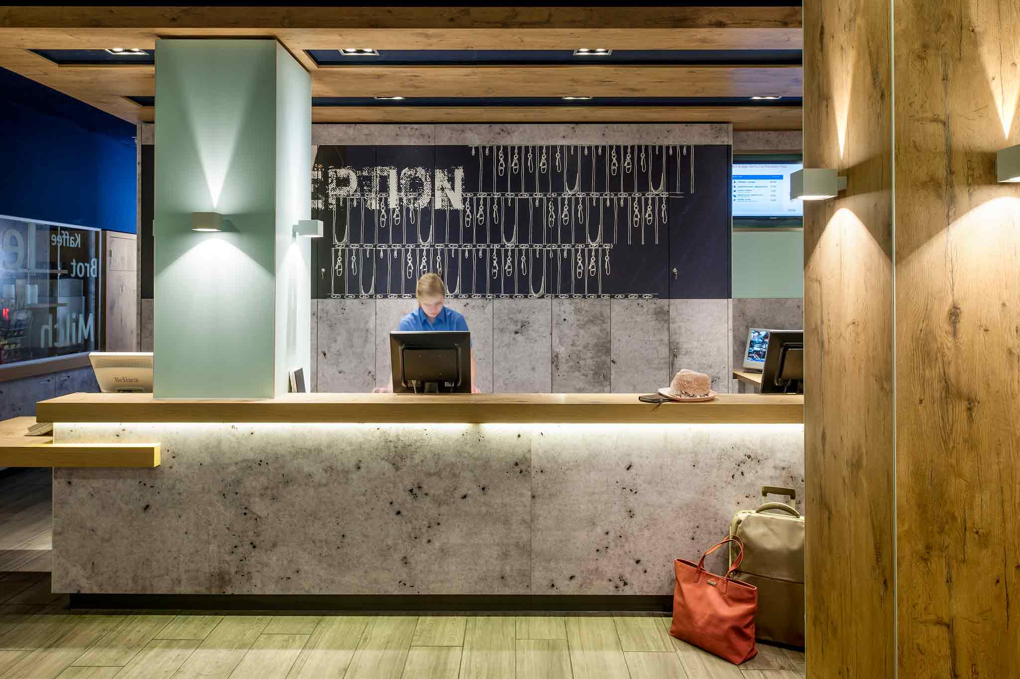 Ibis Budget Berlin Potsdamer Platz-Recepcija.jpg