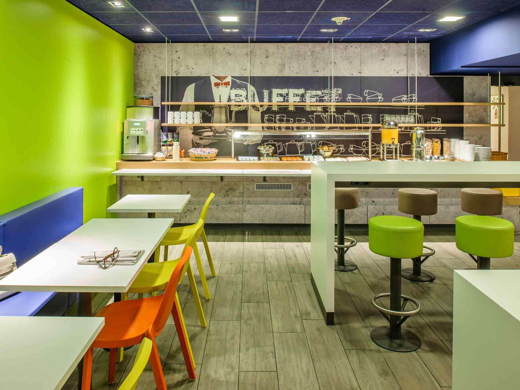 Ibis Budget Berlin Potsdamer Platz-Restoran.jpg